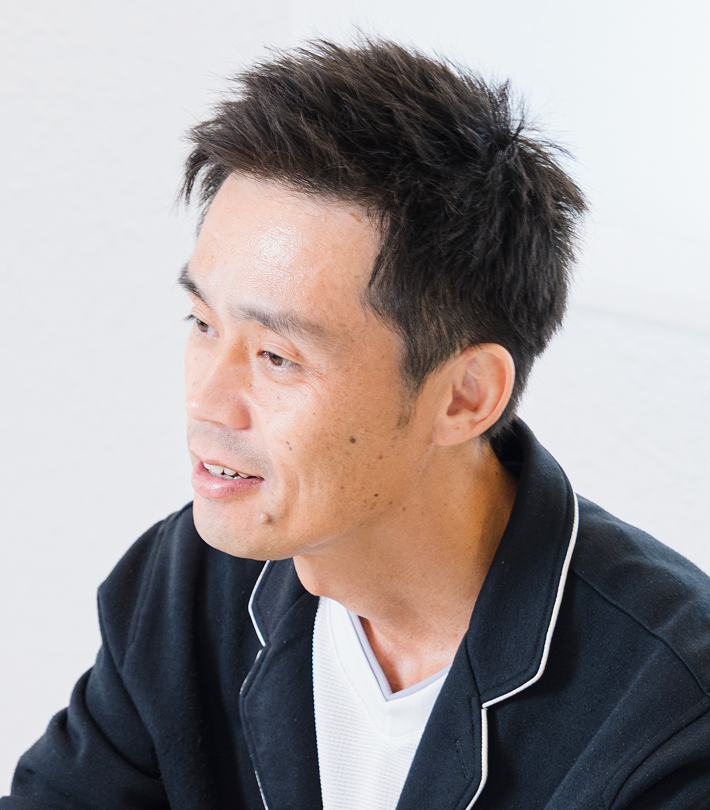 新井 卓也 写真
